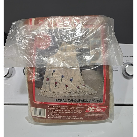 Vtg Lasetta Floral Candlewick Fringe Edge Home Decor Throw Afghan Craft Kit - Picture 2 of 5